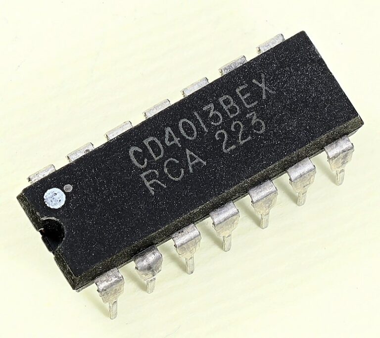 CD4013BEX : Double bascule de type D ; technologie CMOS ; fabriqué par RCA